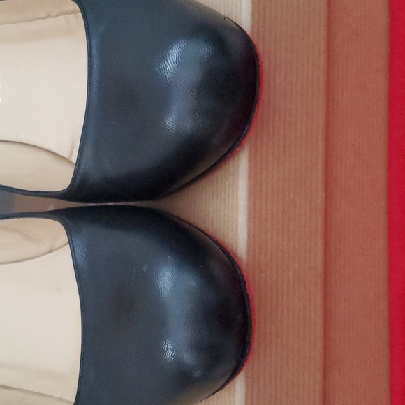 Christian Louboutin Simple Pump - Picture 3 of 14